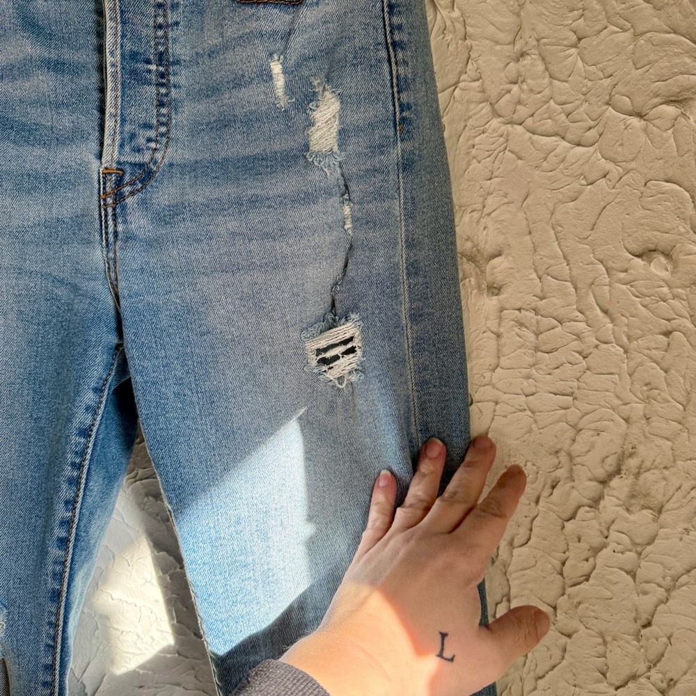 Levi's Light Blue Distressed Ankle Jeans - Picture 5 of 10